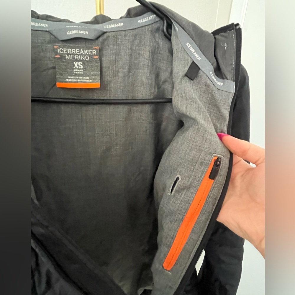 Icebreaker black puffer jacket merino wool jacket